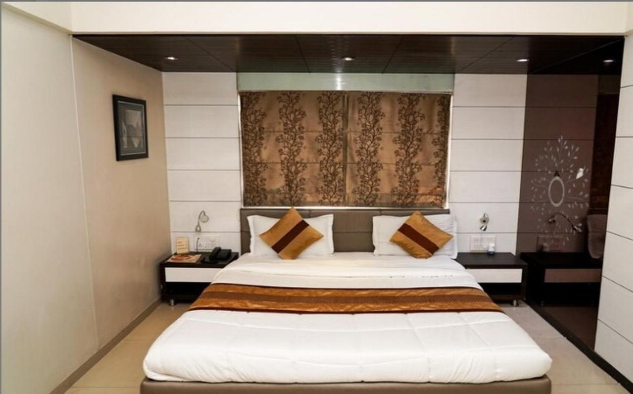 The Metro Park Hotel Ahmedabad Exterior photo